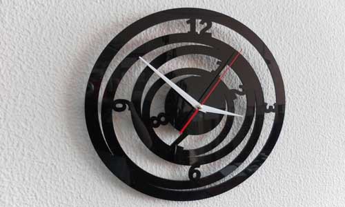 часы круглой формы 