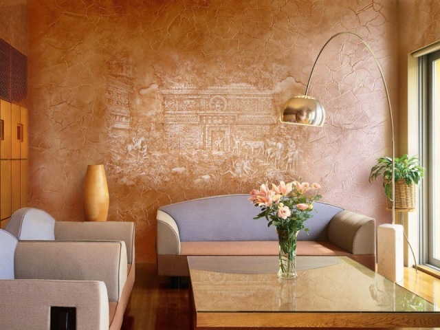 Покраска стен поверх штукатурки может быть не только однотонной - вы можете заказать фреску